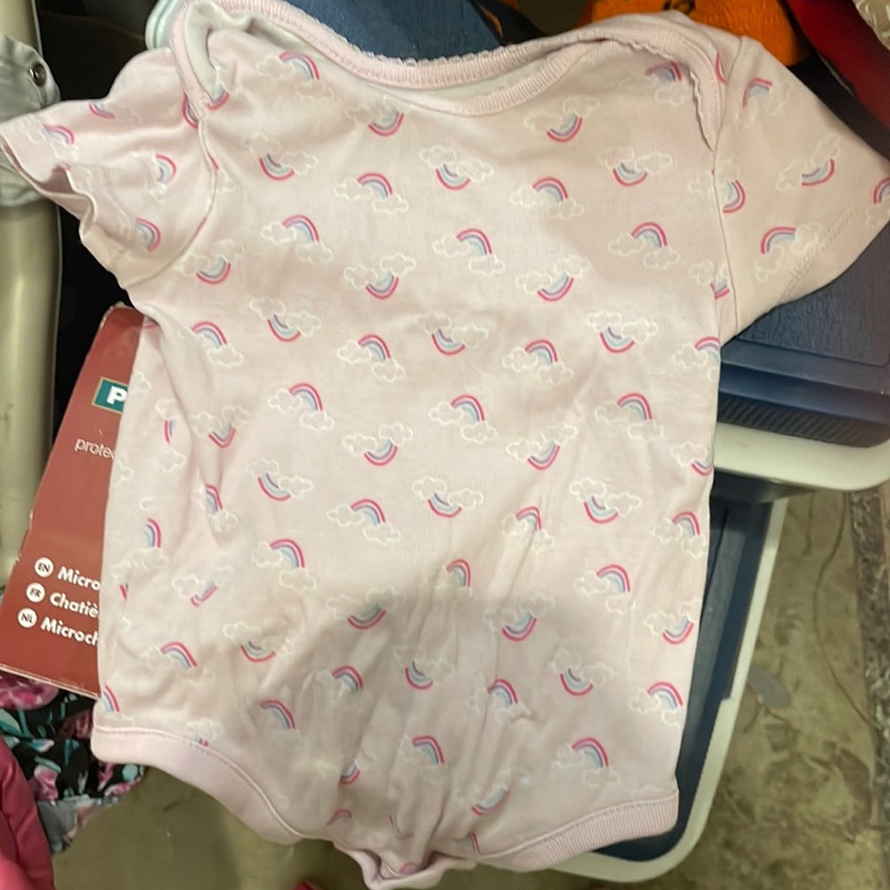 Girls 6-9 months pink rainbow onesie in excellent condition